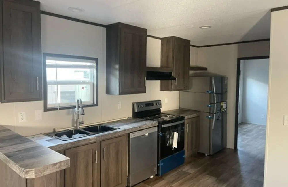 Landmark 56 LM16562L Kitchen2