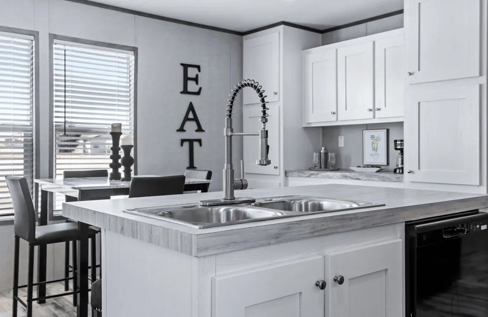 The Cuatro FAC18764A Kitchen4