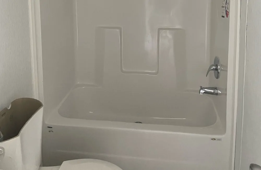 Guest Bath tub-shower