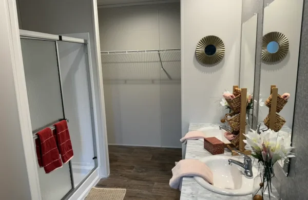 Economizer 2 V416763P Bathroom