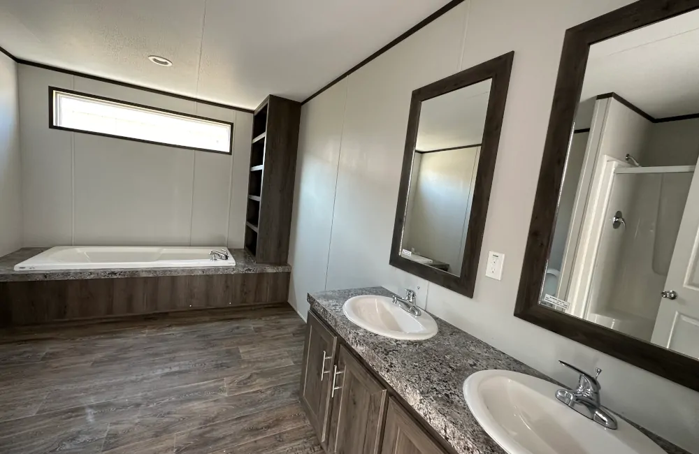 Fleetwood Pure 3268 PU32684U Bathroom2 Fleetwood Pure 3268 PU32684U Bathroom2