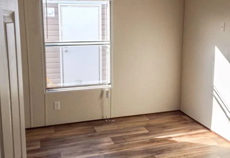 Middle-Bedroom-740×509