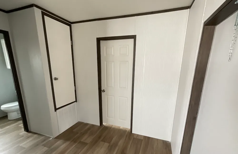 Landmark 40 LM16401L Coridor