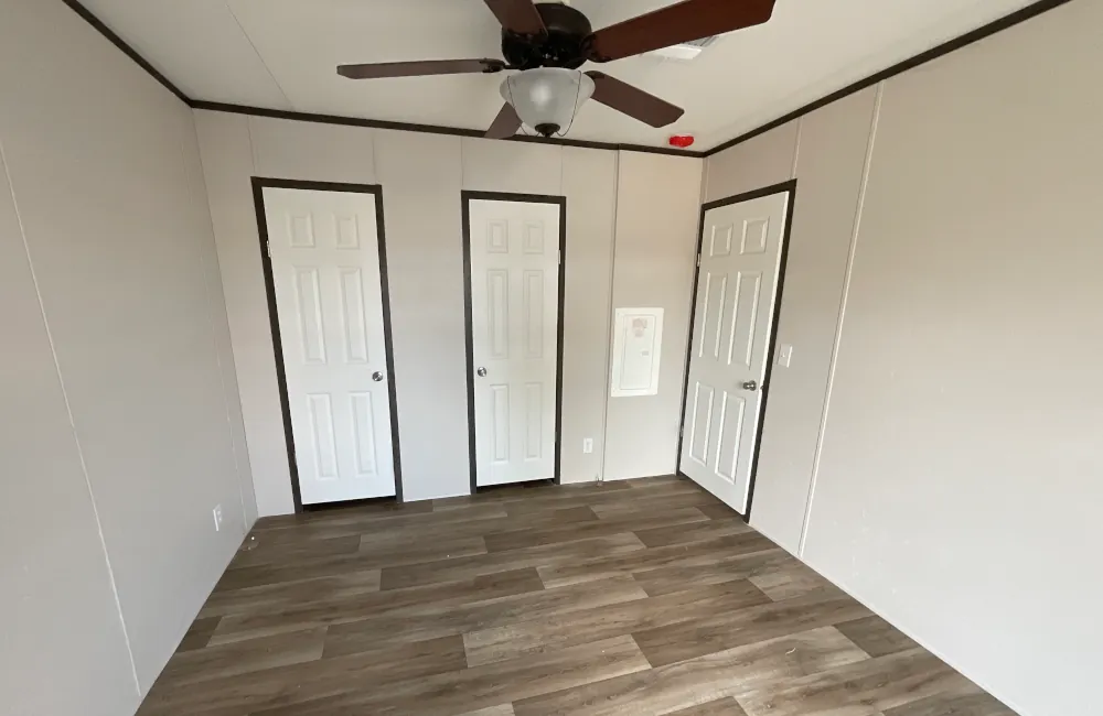 Landmark 40 LM16401L Coridor2