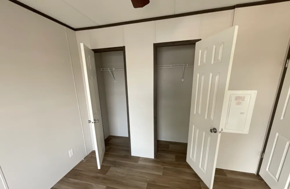 Landmark 40 LM16401L Coridor3