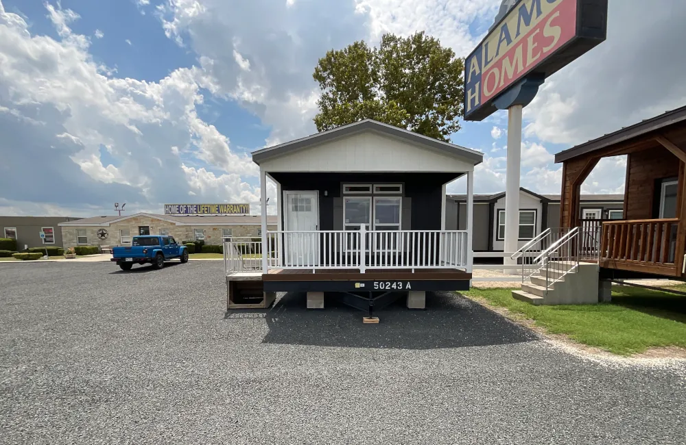 Landmark 40 LM16401L Exterior2