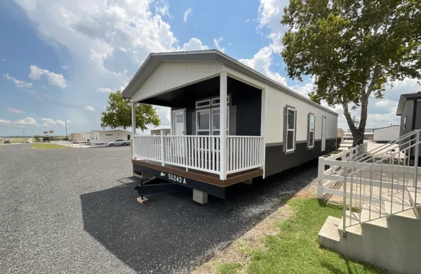 Landmark 40 LM16401L Exterior3 Landmark 40 LM16401L Exterior3
