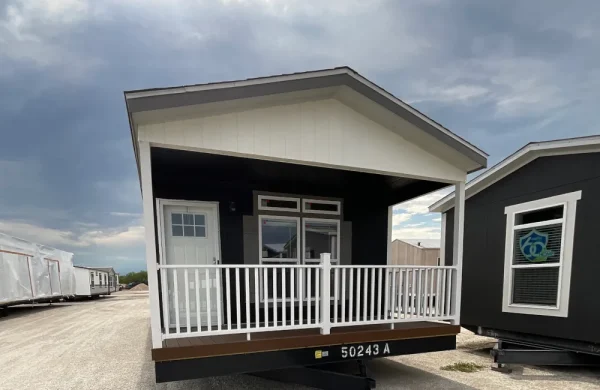 Landmark 40 LM16401L Exterior4 Landmark 40 LM16401L Exterior4