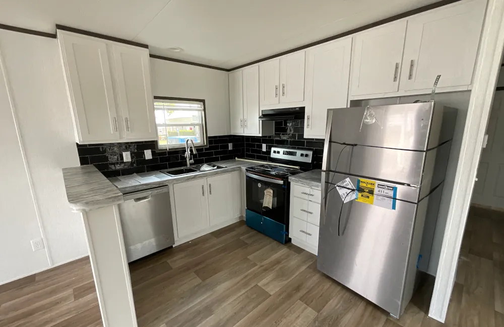 Landmark 40 LM16401L Kitchen3