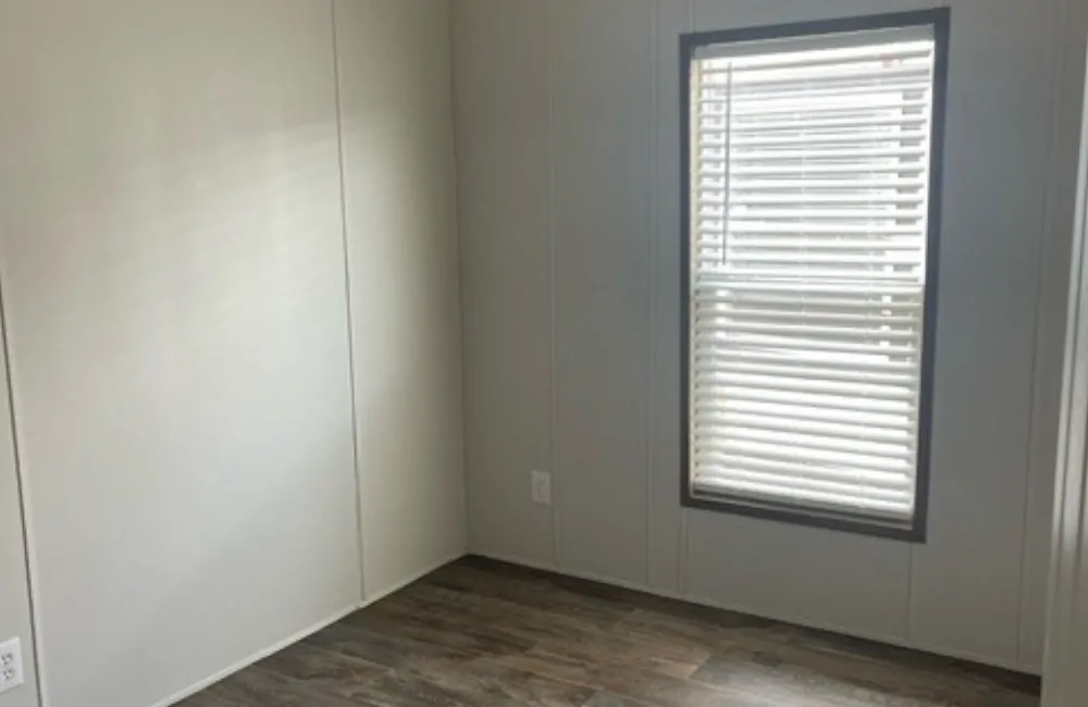 Landmark 50 LM16502L Bedroom2 Landmark 50 LM16502L Bedroom2