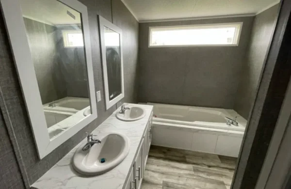 Landmark 76I LM16763I Bathroom2 Landmark 76I LM16763I Bathroom2