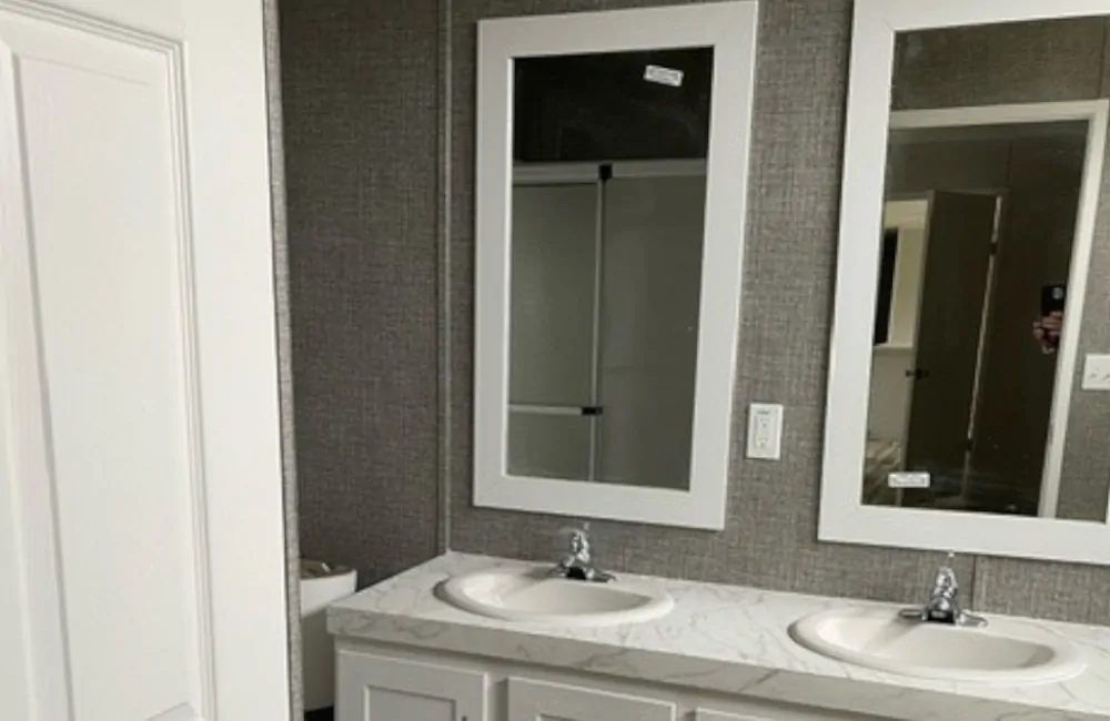 Landmark 76I LM16763I Bathroom3 Landmark 76I LM16763I Bathroom3