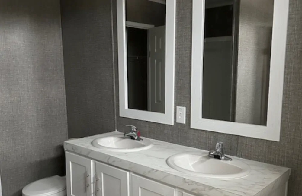 Landmark 76J LM16763J Bathroom3