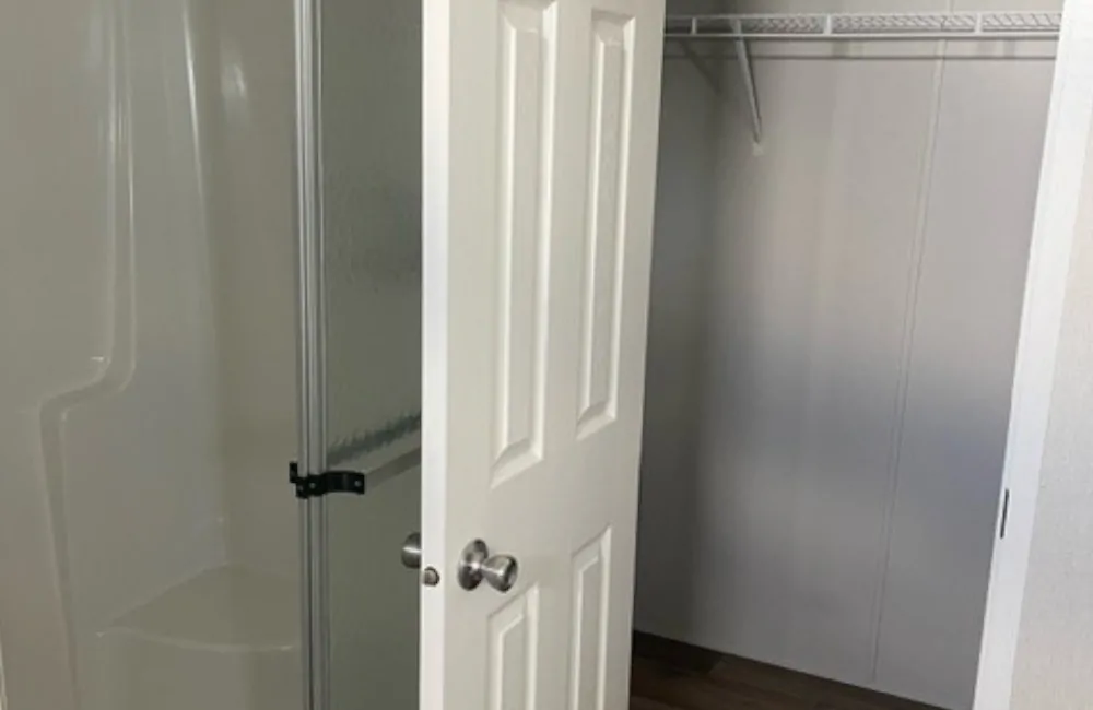 Landmark 76J LM16763J Bathroom5