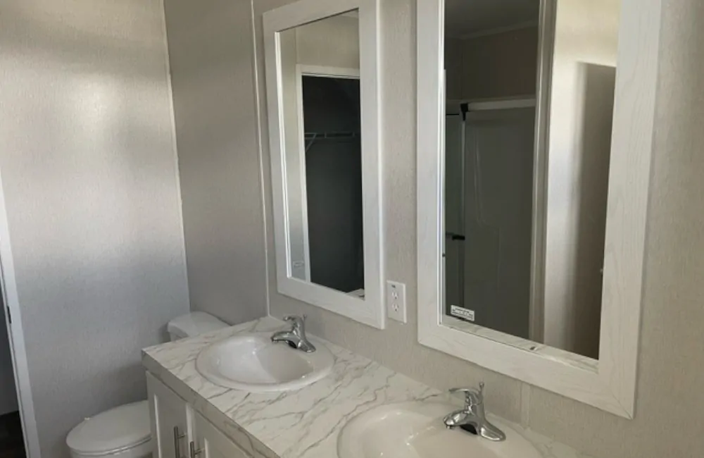 Landmark 76J LM16763J Bathroom6