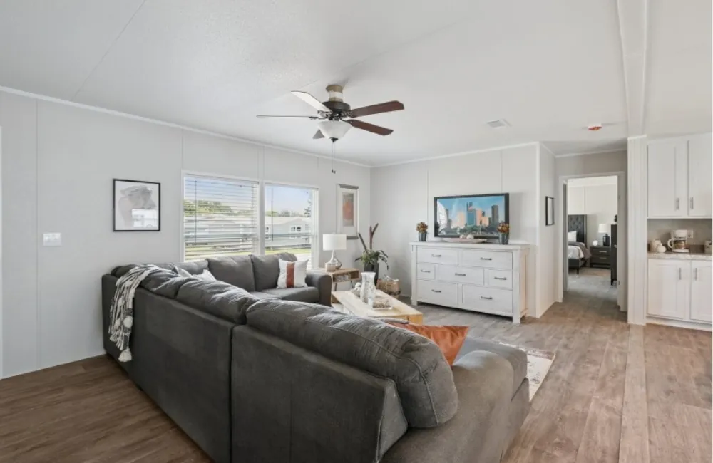 The Trailblazer XL V428724P LivingRoom2