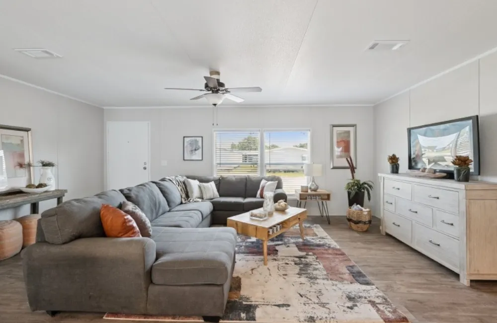 The Trailblazer XL V428724P LivingRoom3