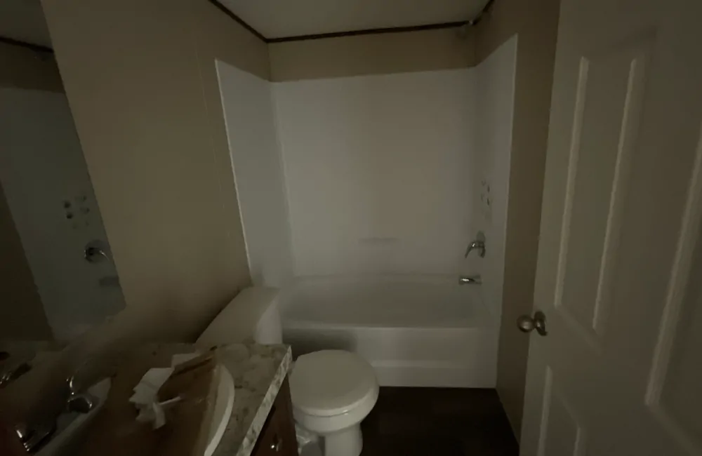 Clayton Glory Bathroom3