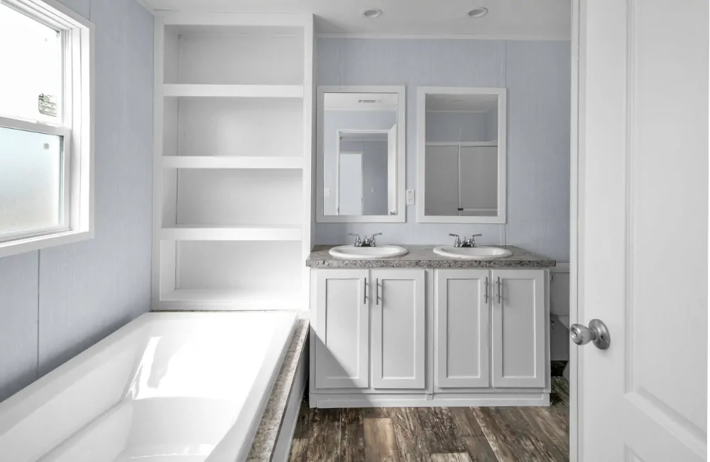 Maxx ELITE 76R Bathroom