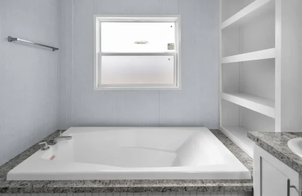 Maxx ELITE 76R Bathroom2