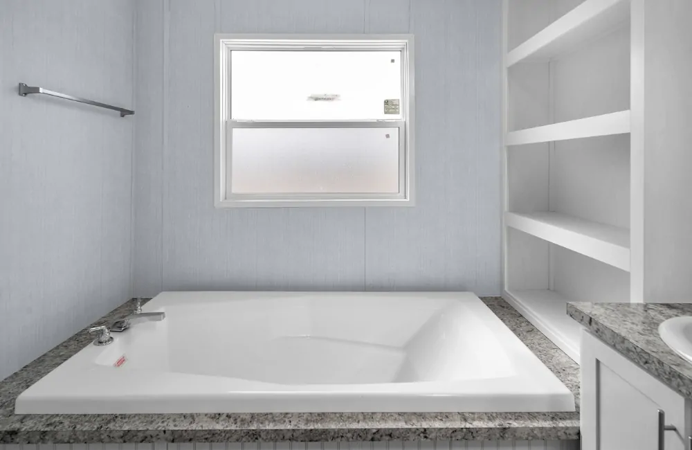 Maxx ELITE 76R Bathroom2