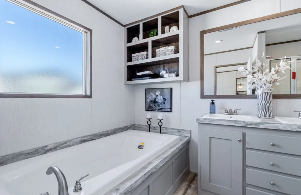 The Oakmont TTM16763E Bathroom