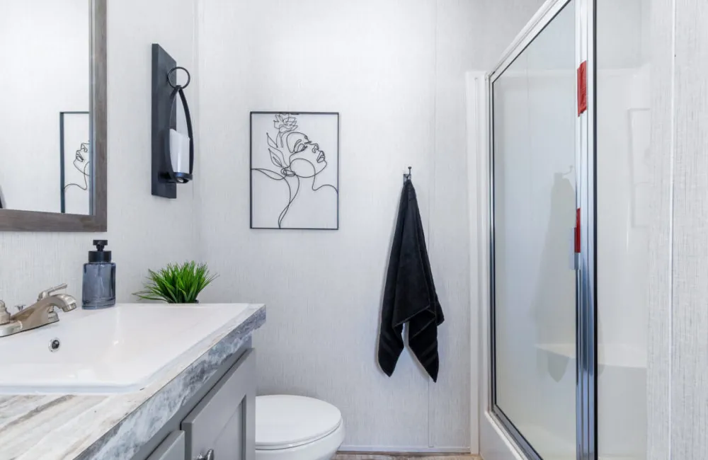 The Oakmont TTM16763E Bathroom3