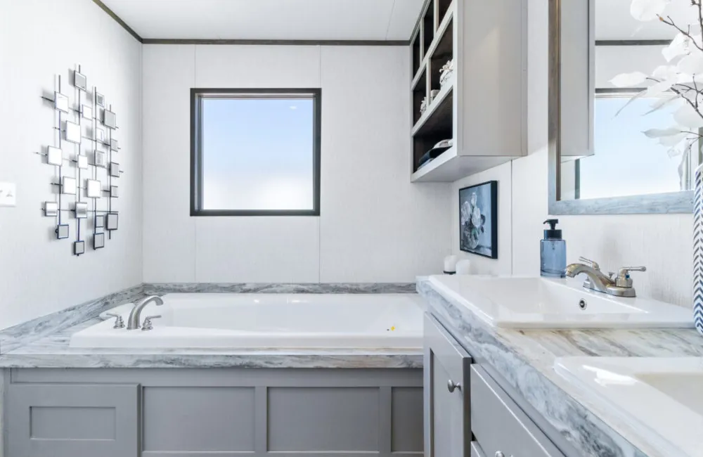The Oakmont TTM16763E Bathroom4