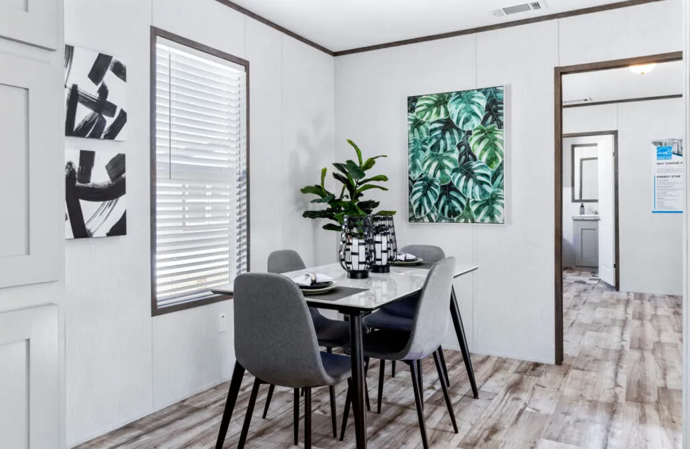 The Oakmont TTM16763E DiningRoom
