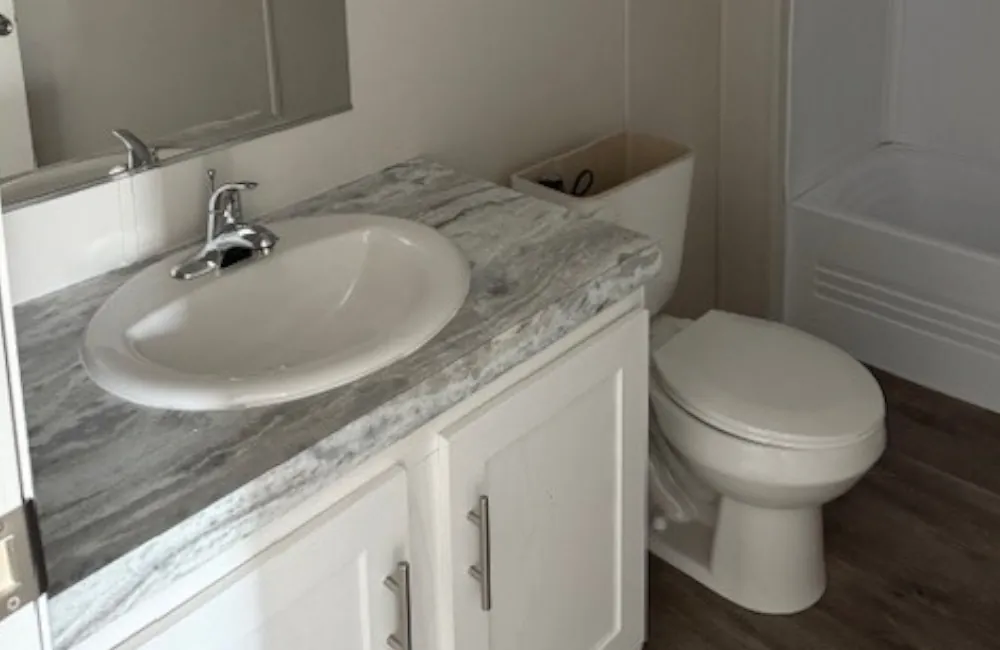 Fleetwood Valu 40 V414401U Bathroom2 Fleetwood Valu 40 V414401U Bathroom2