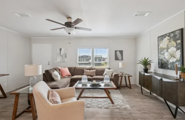 The Trailblazer V428563P LivingRoom2