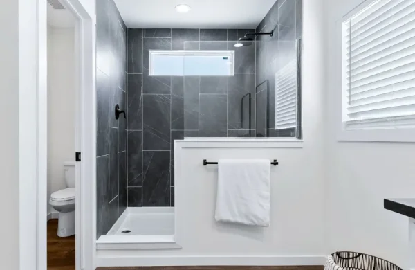 The Iron Peak SAP32644A Bathroom2