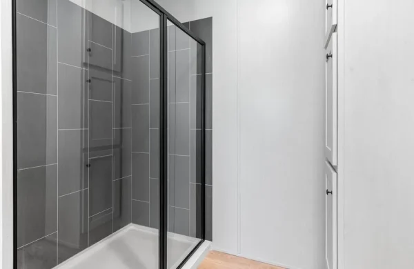 The Resolution XL RSV16803B Bathroom2 The Resolution XL RSV16803B Bathroom2