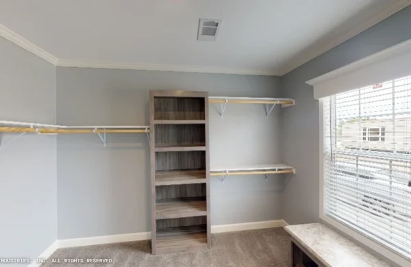Meridian De Vaca MP32643A Master Closet